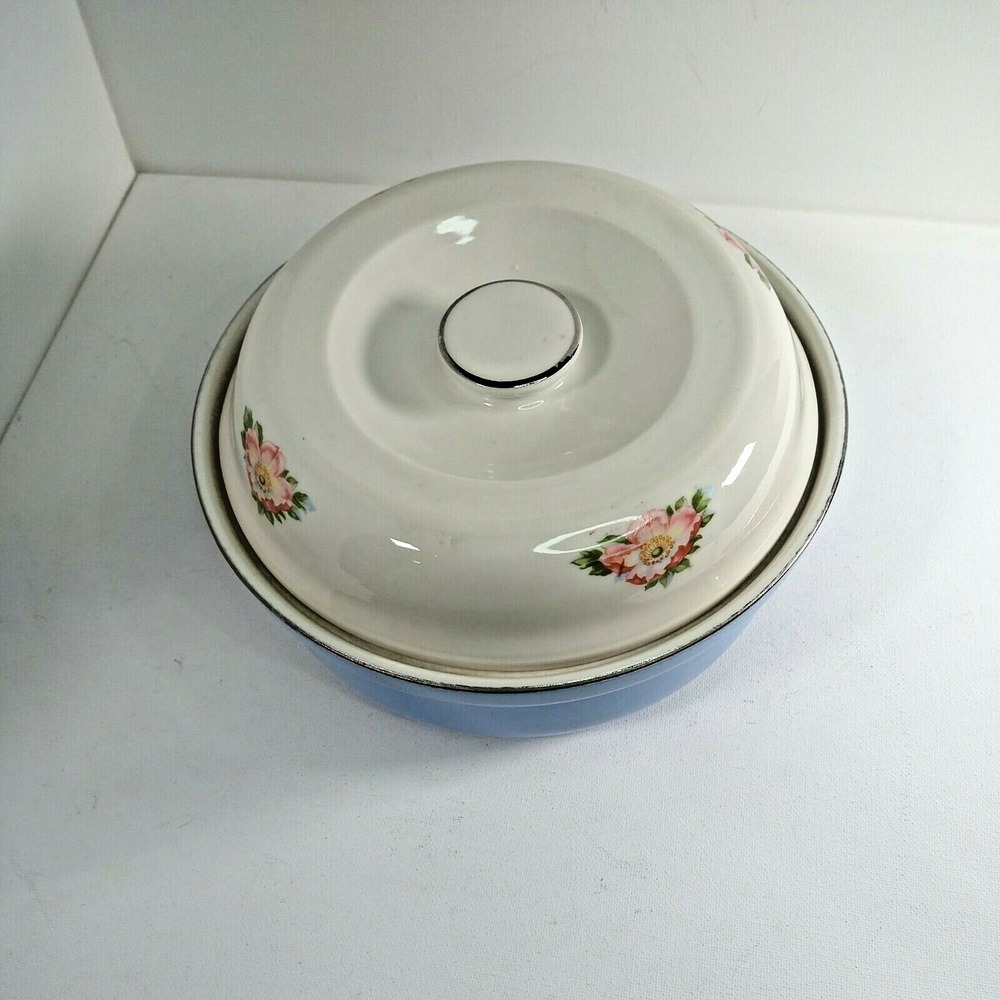 Vintage Halls Superior Quality Kitchenware Casserole Blue Rose Pared made in USA